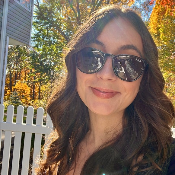 Meet your Posher, Christine - Picture 1 of 1